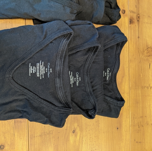 LOT - 6 Men's V-Neck Shirts - Picture 4 of 5